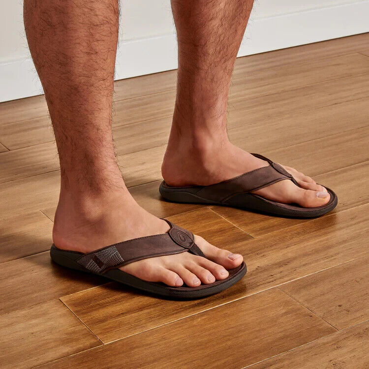 Olukai Men's Tuahine Full-Grain Leather Flip-Flop Sandals Size 8