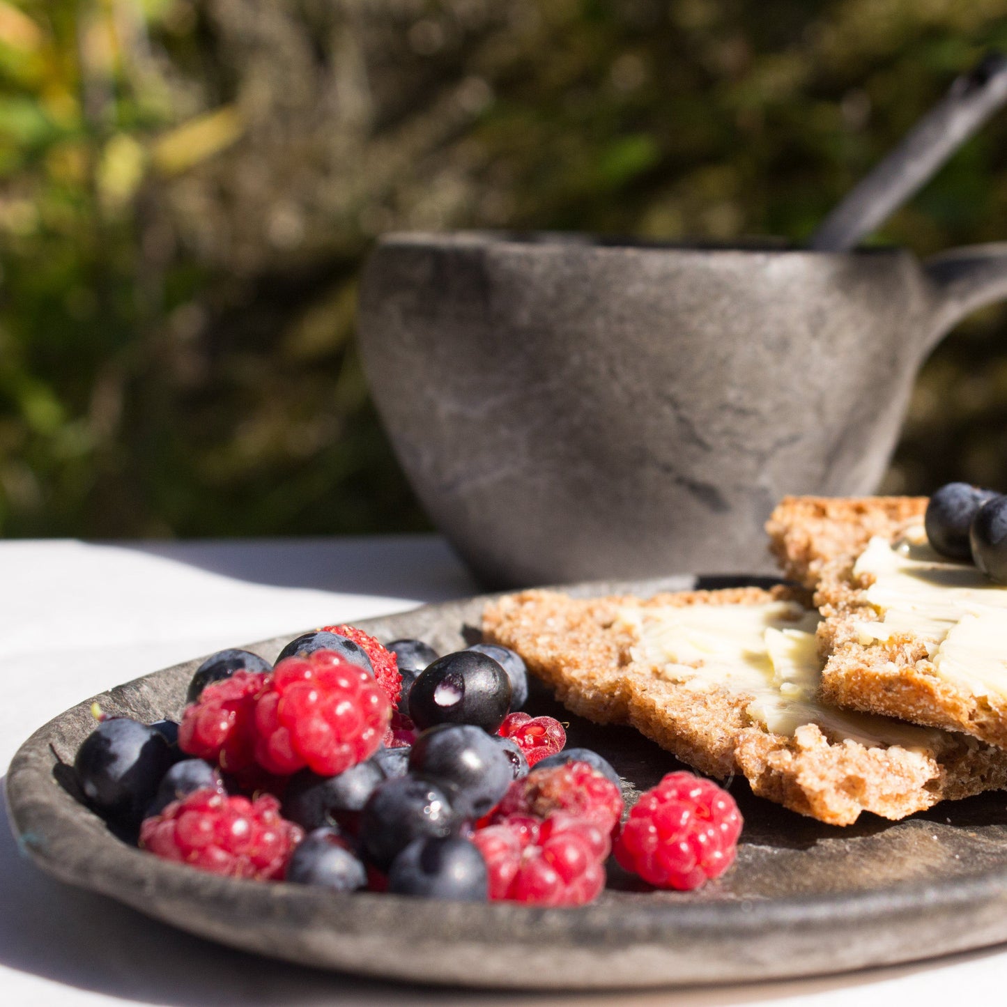 https://cdn.shopify.com/s/files/1/0813/4882/1276/files/Kupilka_plate_14_Kelo_snack.jpg?v=1698310355