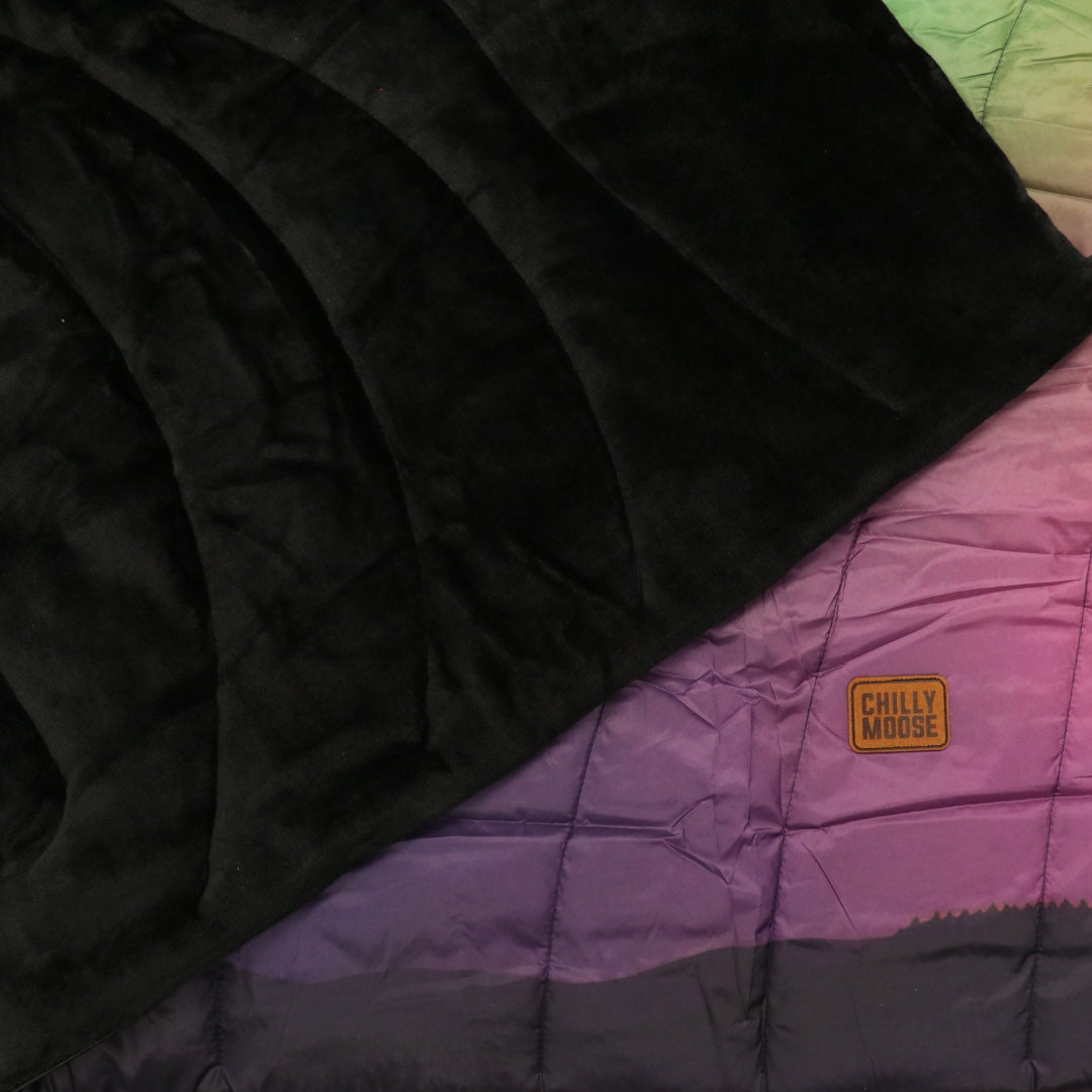 https://cdn.shopify.com/s/files/1/0089/6217/9169/files/TOFINOBLANKET-AURORA3.jpg?v=1751995737