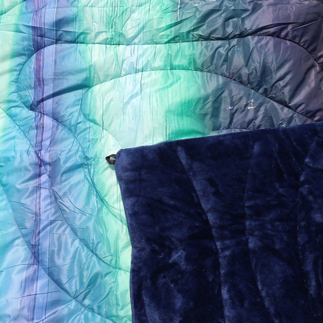 https://cdn.shopify.com/s/files/1/0089/6217/9169/files/TOFINOBLANKET-NORTHERNLIGHT_1.jpg?v=1751995803