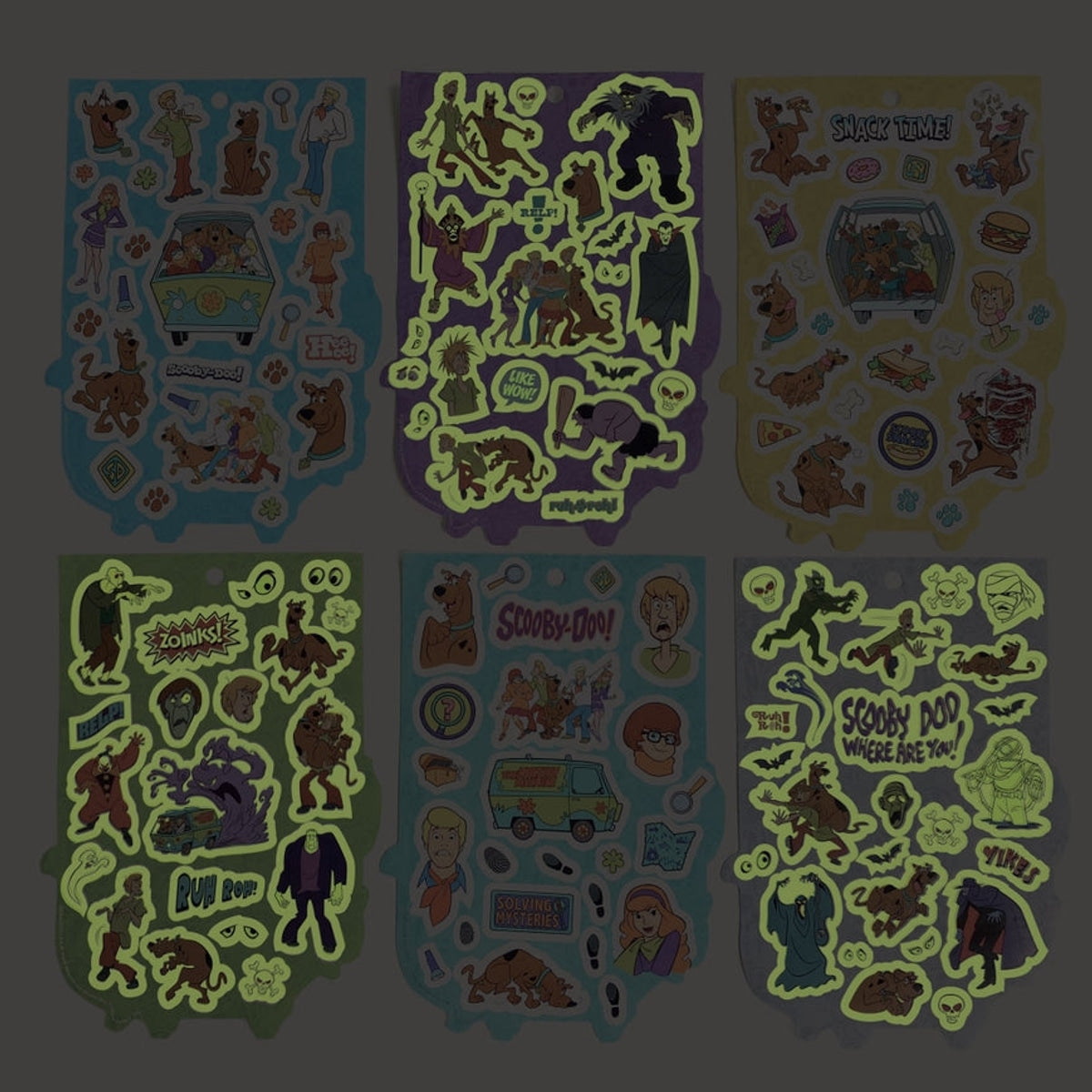 Scooby Doo 18 pages of 500 Stickers Book