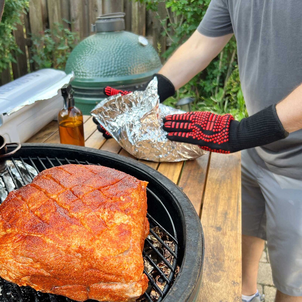 TableCraft Black & Red Grilling Gloves, Set of 2