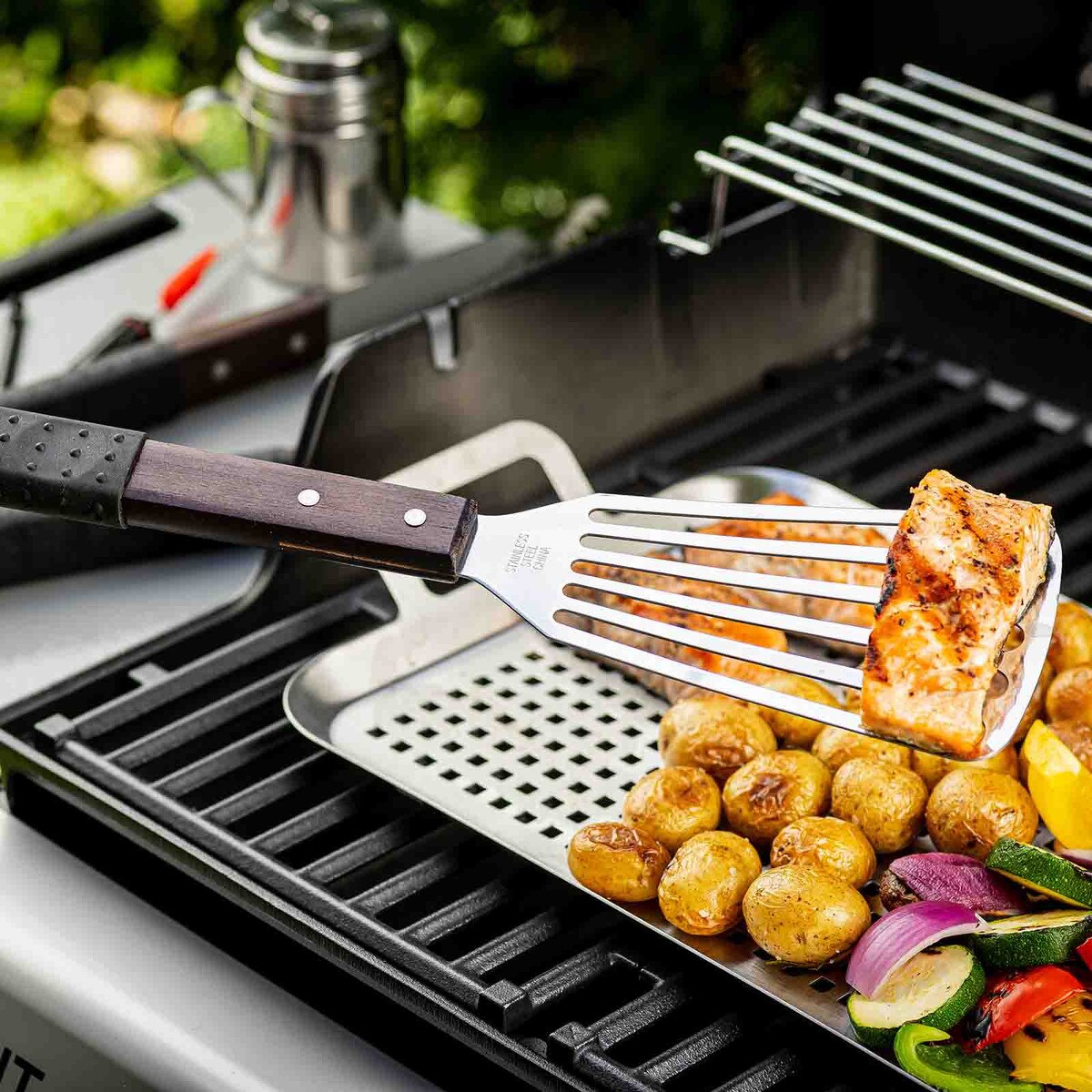 TableCraft Wooden Handle Grilling Fish Turner with Black Soft Grip