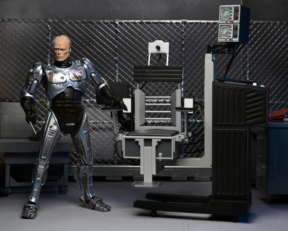 NECA - Ultimate Battle Damaged RoboCop with Chair