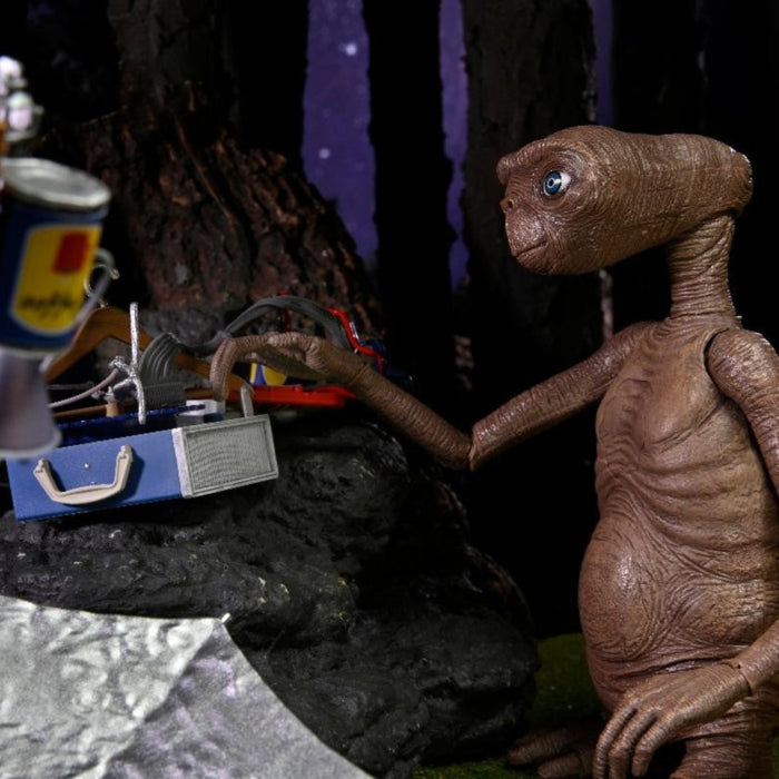 NECA 40th Anniversary Ultimate Deluxe E.T. with LED Light-up Chest