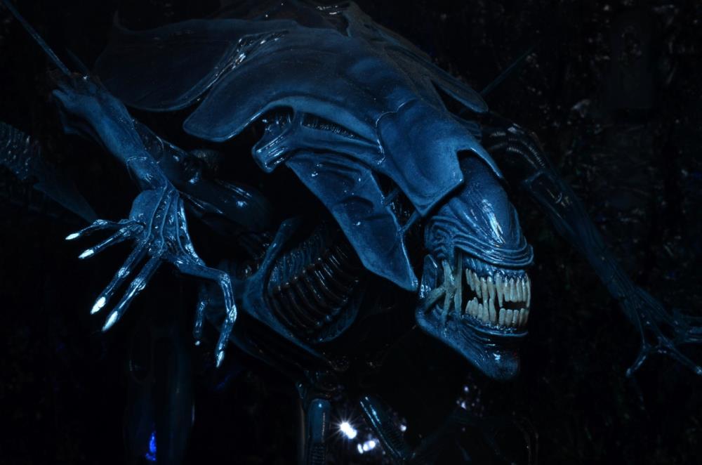 Aliens Xenomorph Queen Deluxe Action Figure