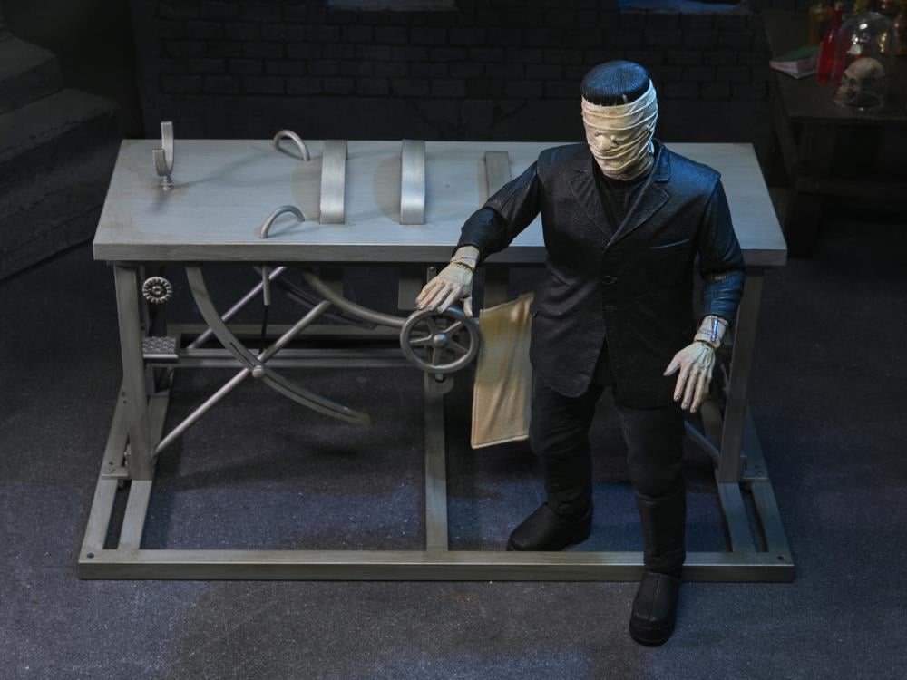 Universal Monsters Frankenstein Accessory Set