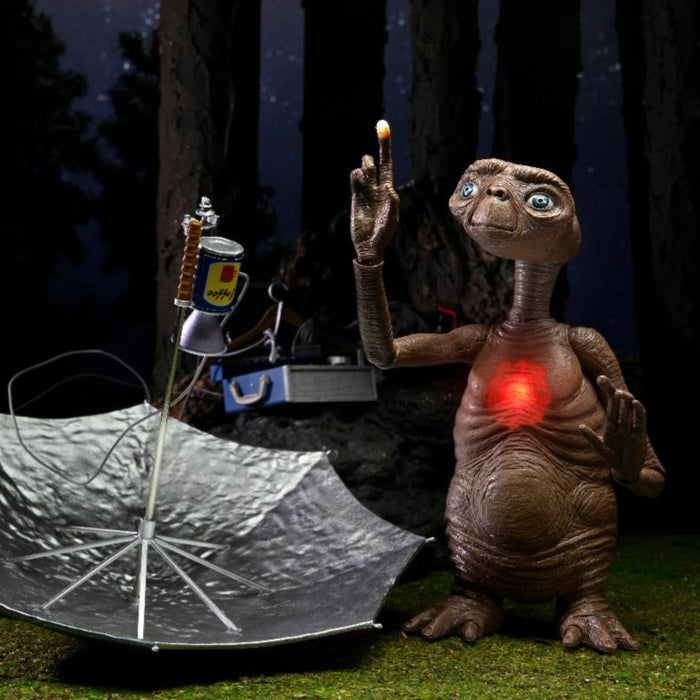 NECA 40th Anniversary Ultimate Deluxe E.T. with LED Light-up Chest