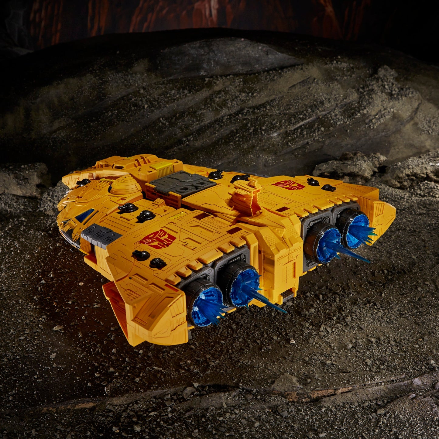 Transformers Toys Generations War for Cybertron: Kingdom Titan WFC-K30 Autobot Ark