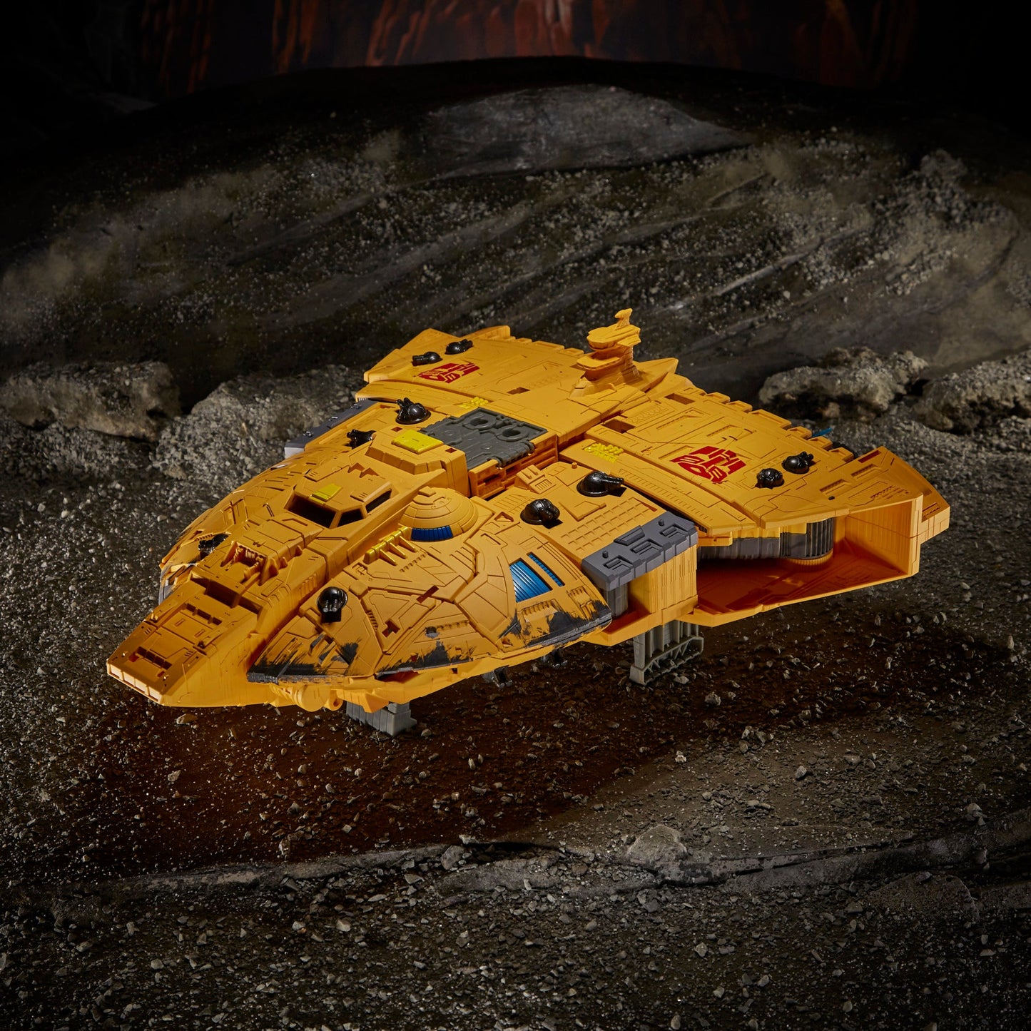 Transformers Toys Generations War for Cybertron: Kingdom Titan WFC-K30 Autobot Ark