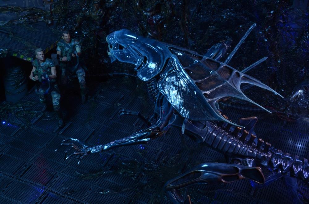 Aliens Xenomorph Queen Deluxe Action Figure