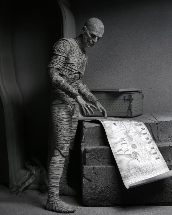 Universal Monsters Ultimate Mummy (Black & White) Figure