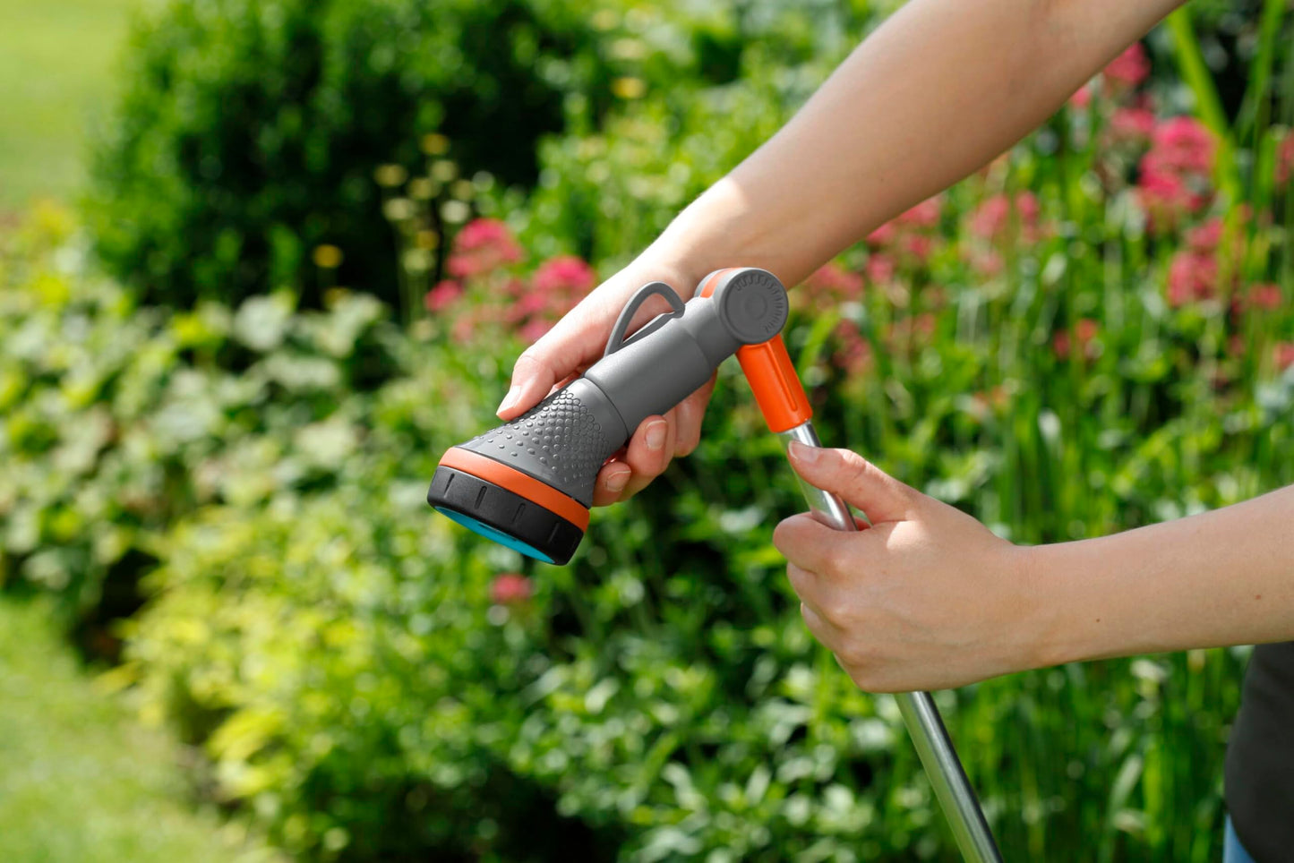 Gardena 6334-FP Frost-Proof Hanging Basket Spray Wand (36"/90cm), 2 Spray Patterns, for Watering Hanging Baskets and Plants in Remote Positions, Waterstop Quick Connector Included, Made in Germany 🍁 All In One Marketplace Canada