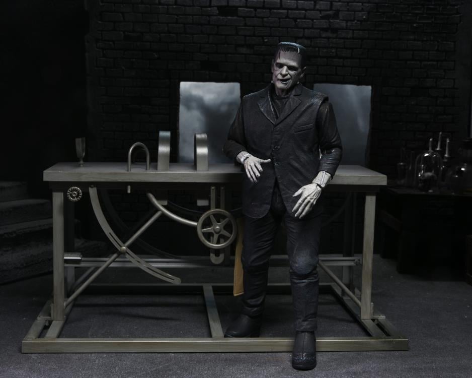 Universal Monsters Frankenstein Accessory Set