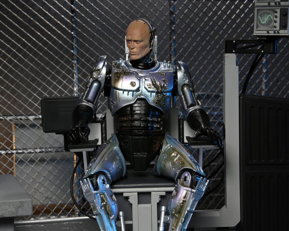 NECA - Ultimate Battle Damaged RoboCop with Chair