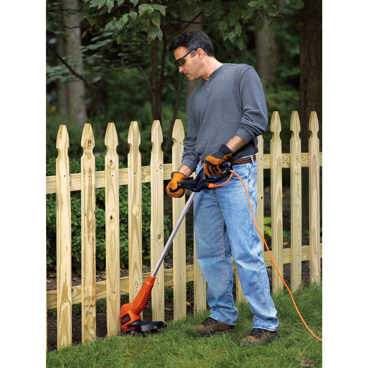 BLACK+DECKER Corded String Trimmer with Auto Feed, 4.4 Amp Motor, Edge Guide, 13-Inch (ST7700-CA) 🍁 All In One Marketplace Canada