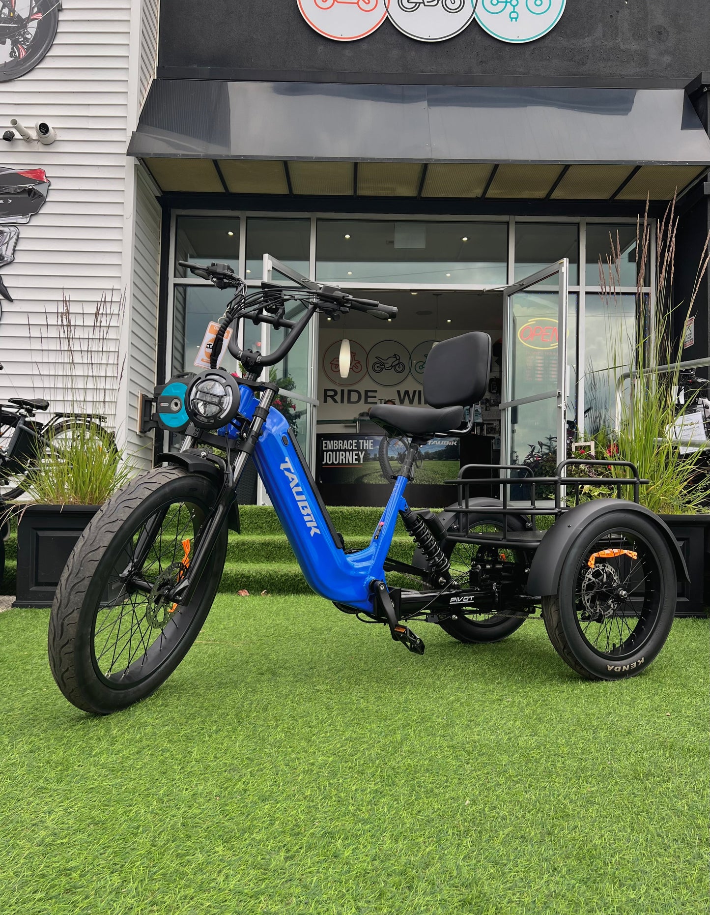 2025 Taubik PIVOT Electric Trike