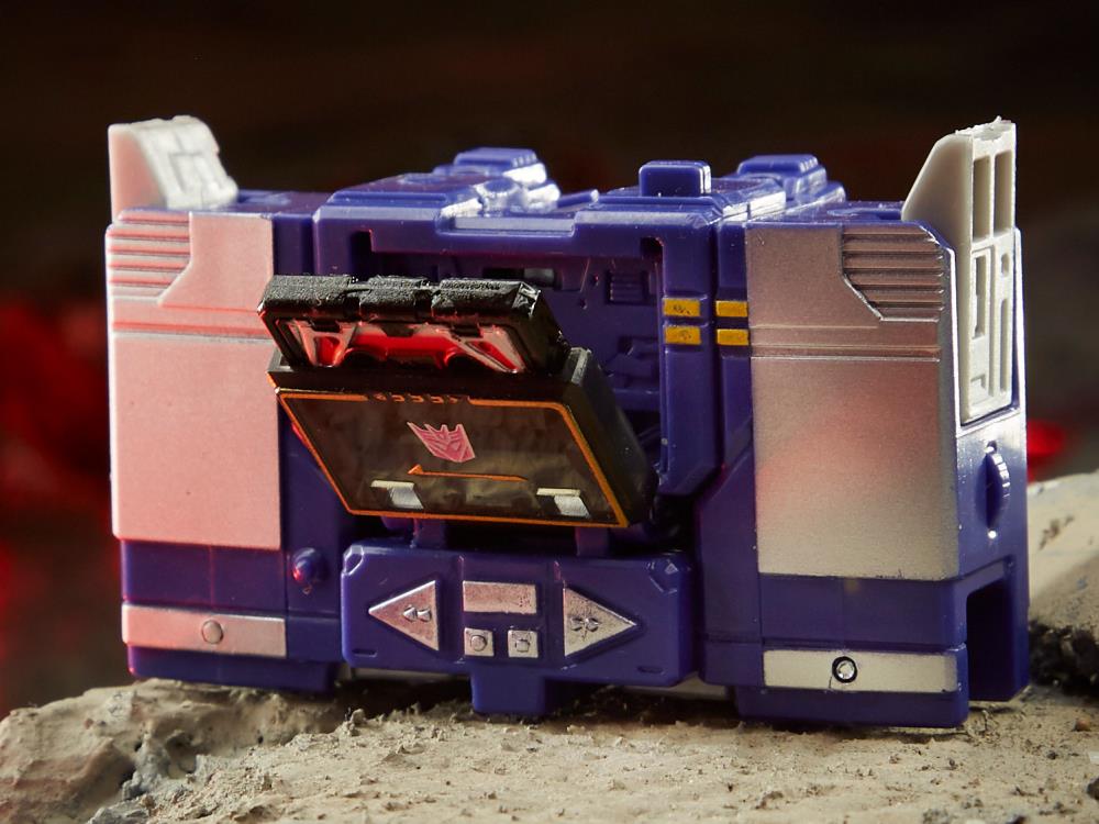 Transformers War for Cybertron: Kingdom Core Soundwave