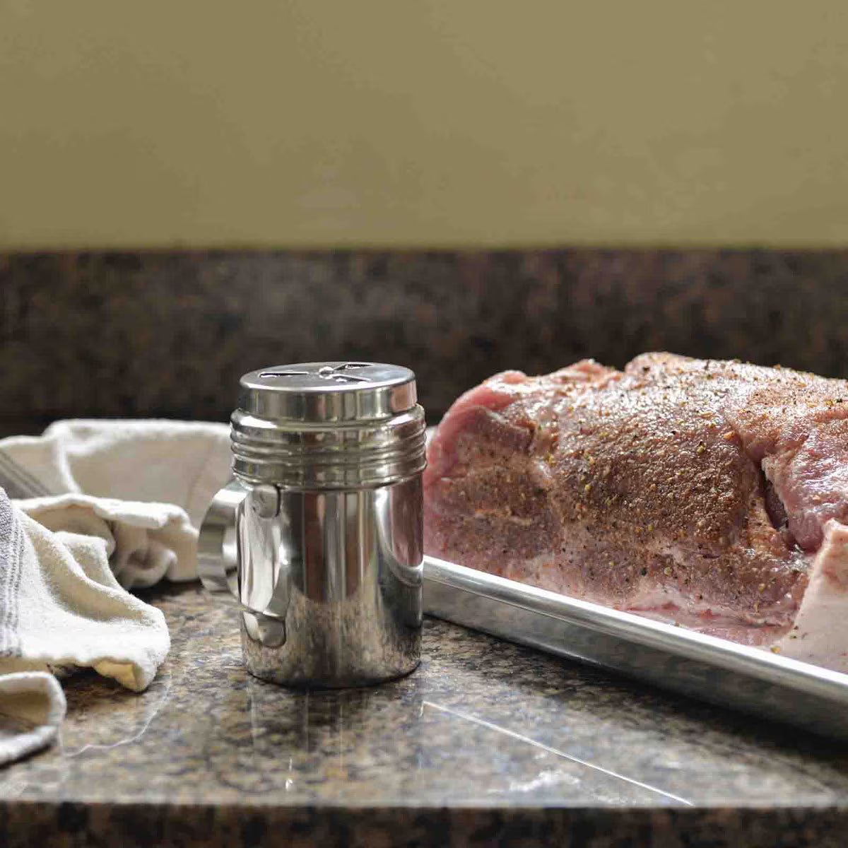 TableCraft 10 oz Dry Rub Shaker With Handle