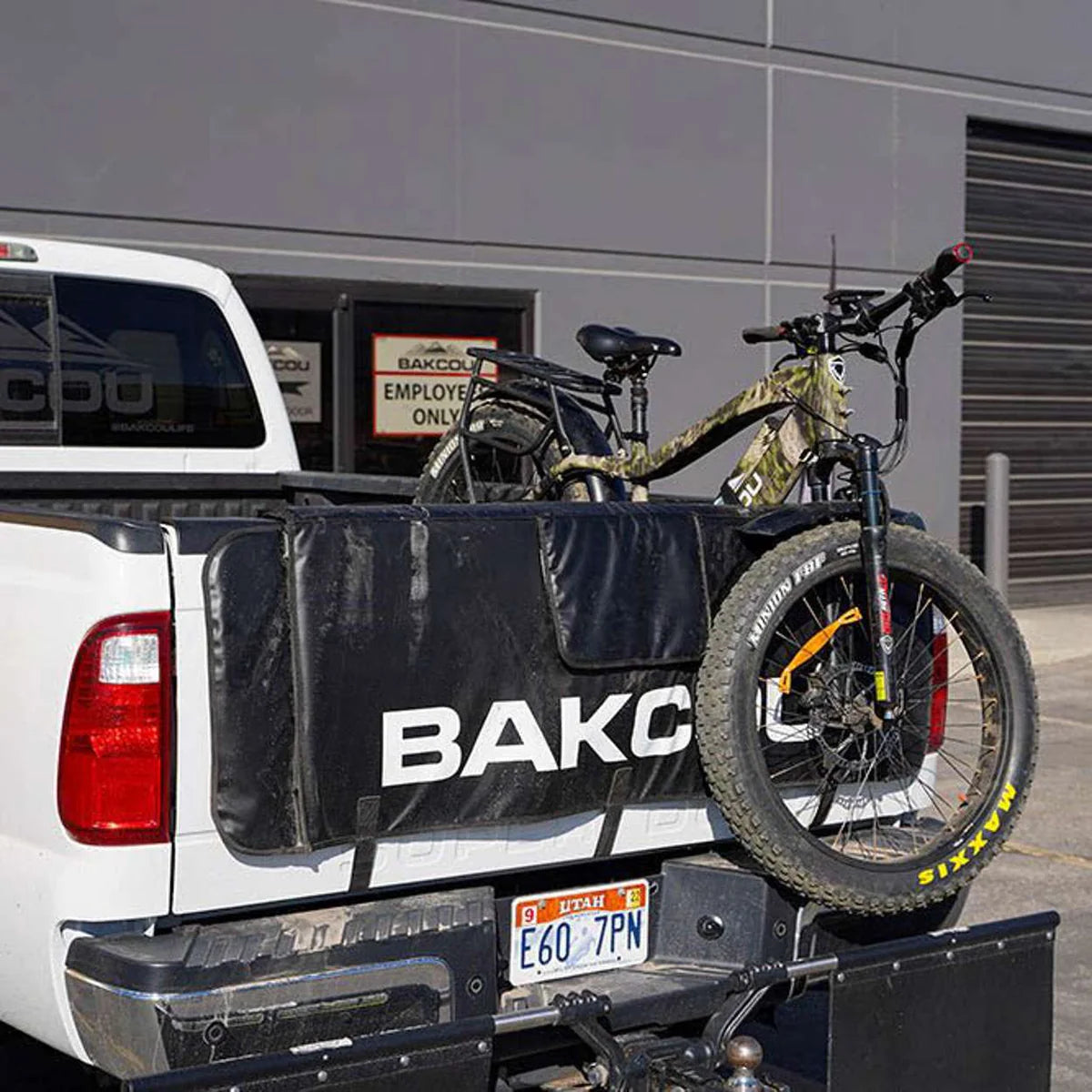 Bakcou Extendable Tailgate Pad