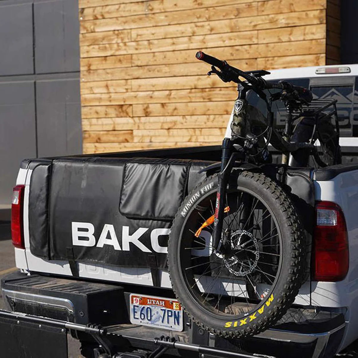 Bakcou Extendable Tailgate Pad