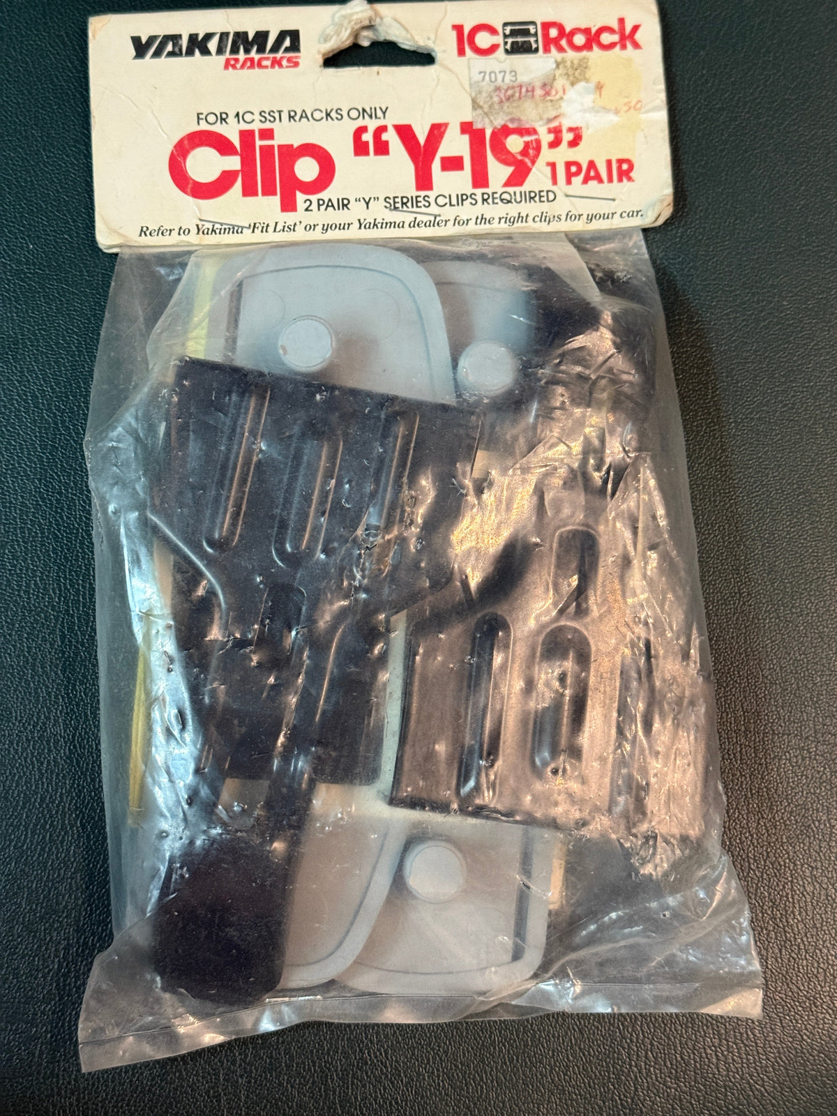 Yakima Y-19 Door Clips for 1C SST Racks (Pair) New in Packaging