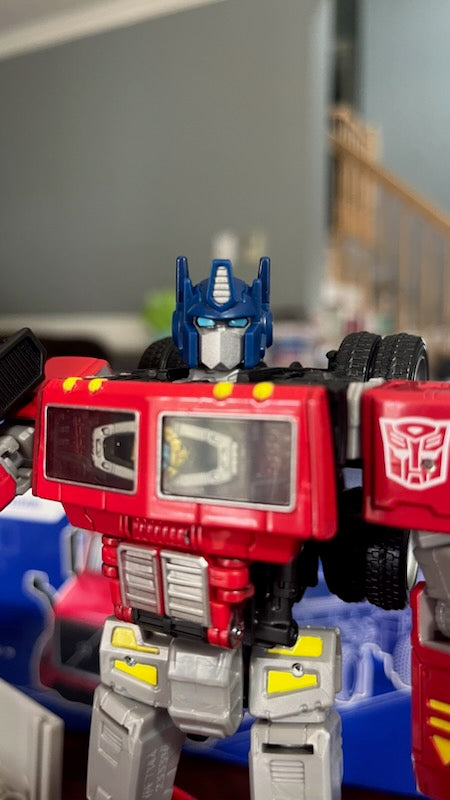 Transformers Generations - VNR Optimus Prime Action Figure Toy - Exclusive
