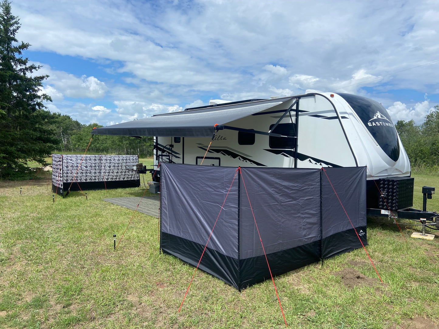 YXE Windbreak/ Privacy Screen - Grey