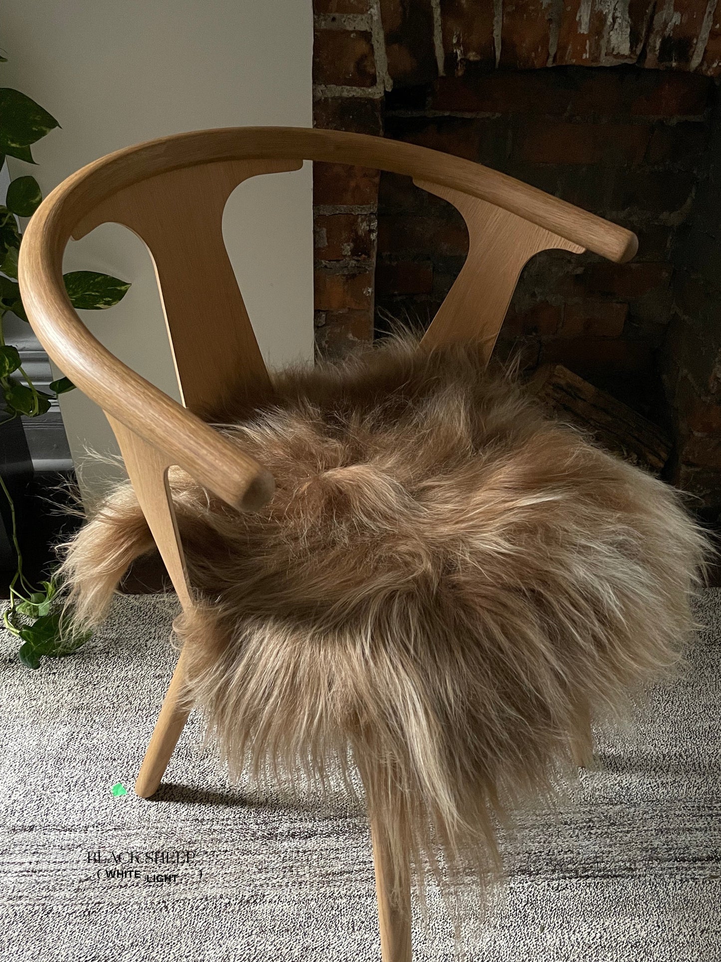 BROWN ICELANDIC SHEEPSKIN CHAIR PAD