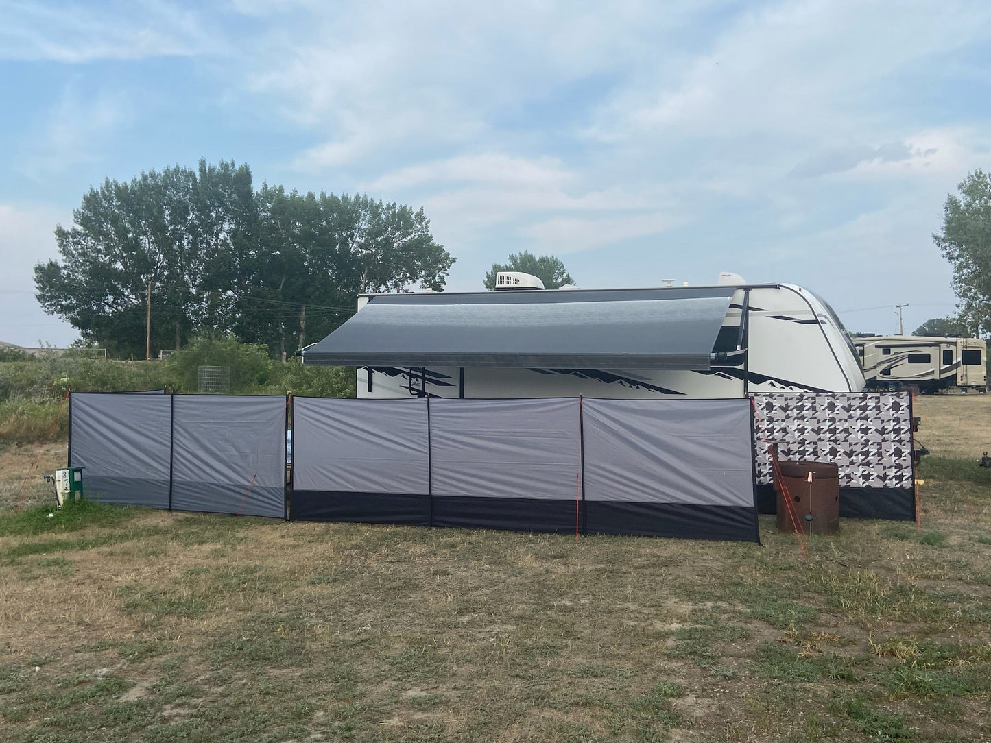 YXE Windbreak/ Privacy Screen - Grey