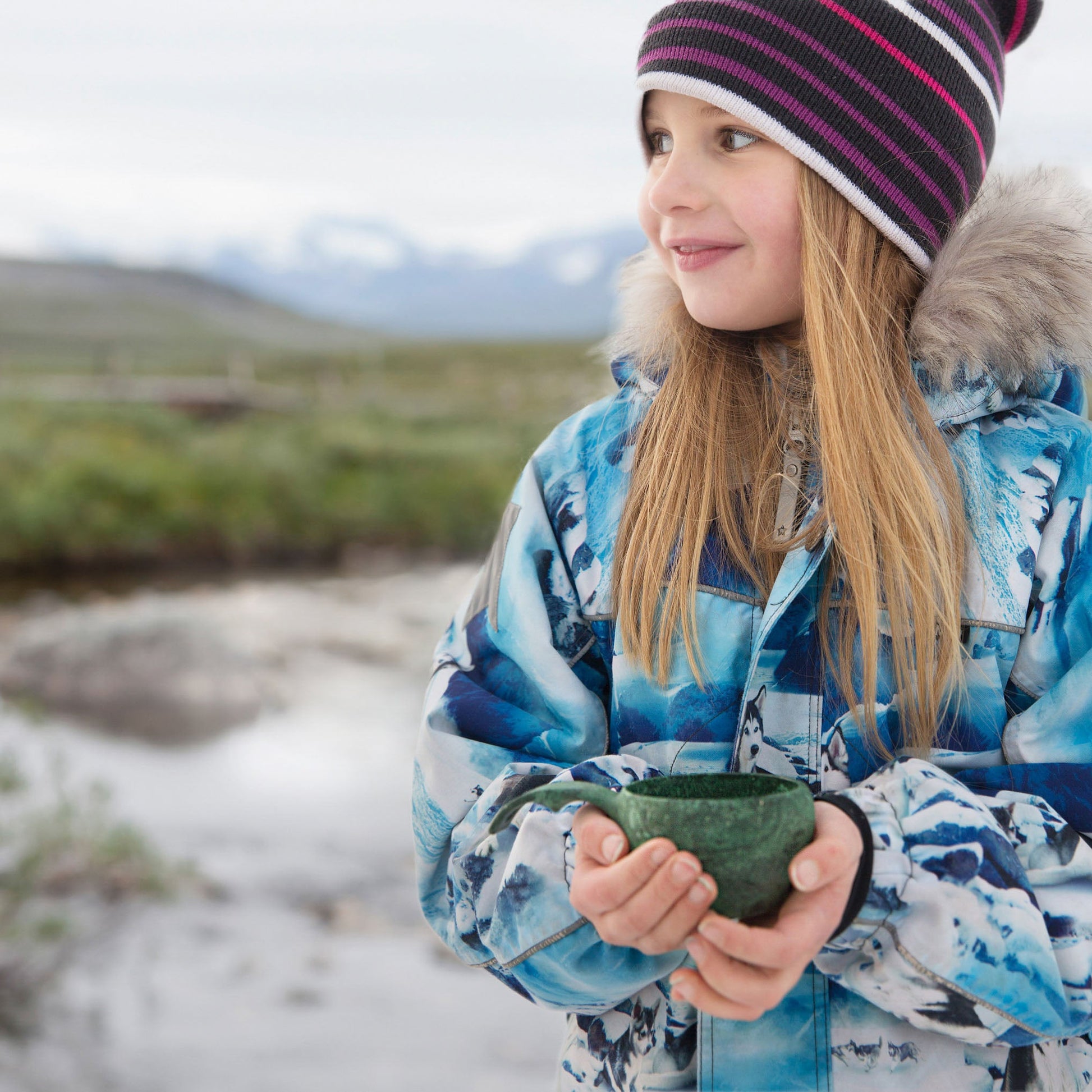 https://cdn.shopify.com/s/files/1/0813/4882/1276/files/Kupilka_cup_12_Conifer_lappi_hr.jpg?v=1698309572