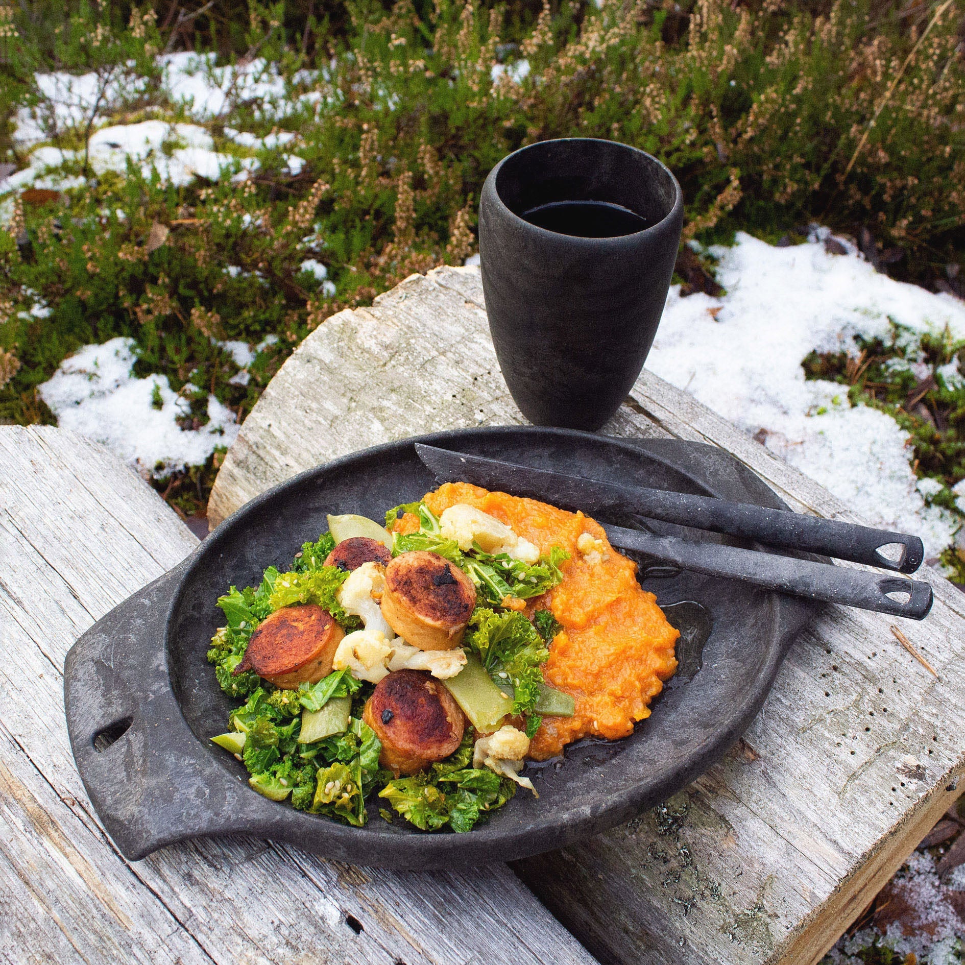 https://cdn.shopify.com/s/files/1/0813/4882/1276/files/Kupilka_cup_30_Kelo_plate_44_cutlery.jpg?v=1762172838