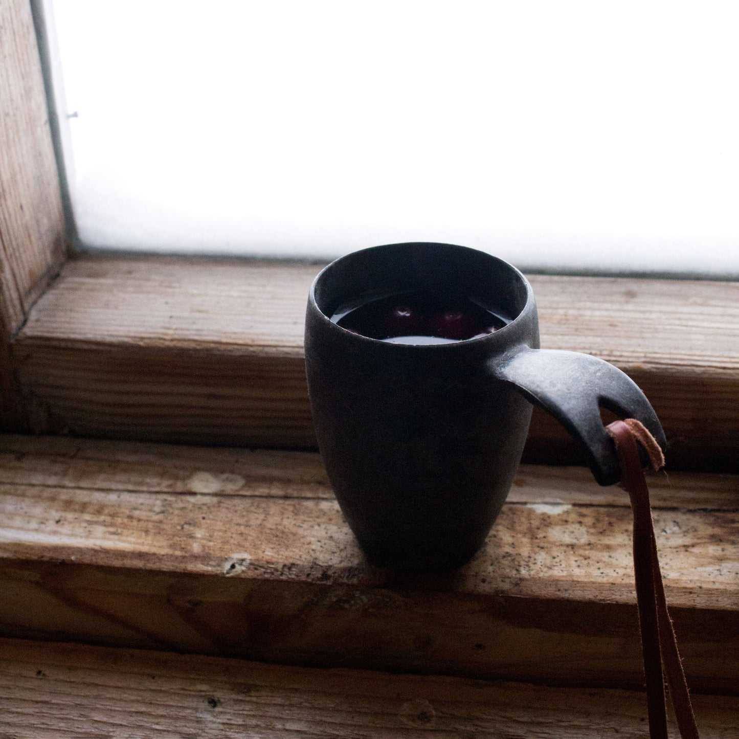 https://cdn.shopify.com/s/files/1/0813/4882/1276/files/Kupilka_cup_5_Kelo_black_shot.jpg?v=1755514827