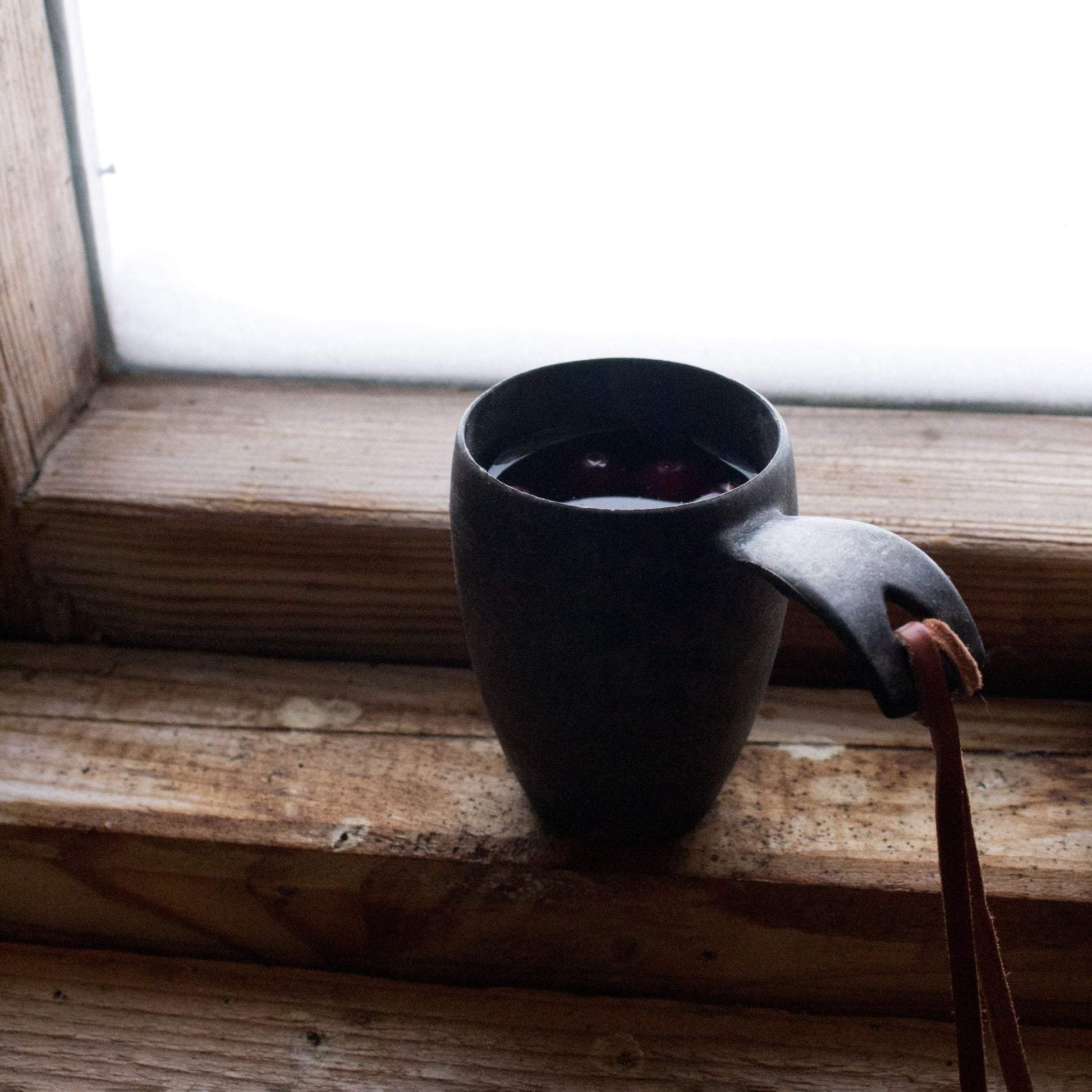 https://cdn.shopify.com/s/files/1/0813/4882/1276/files/Kupilka_cup_5_Kelo_black_shot.jpg?v=1755514827