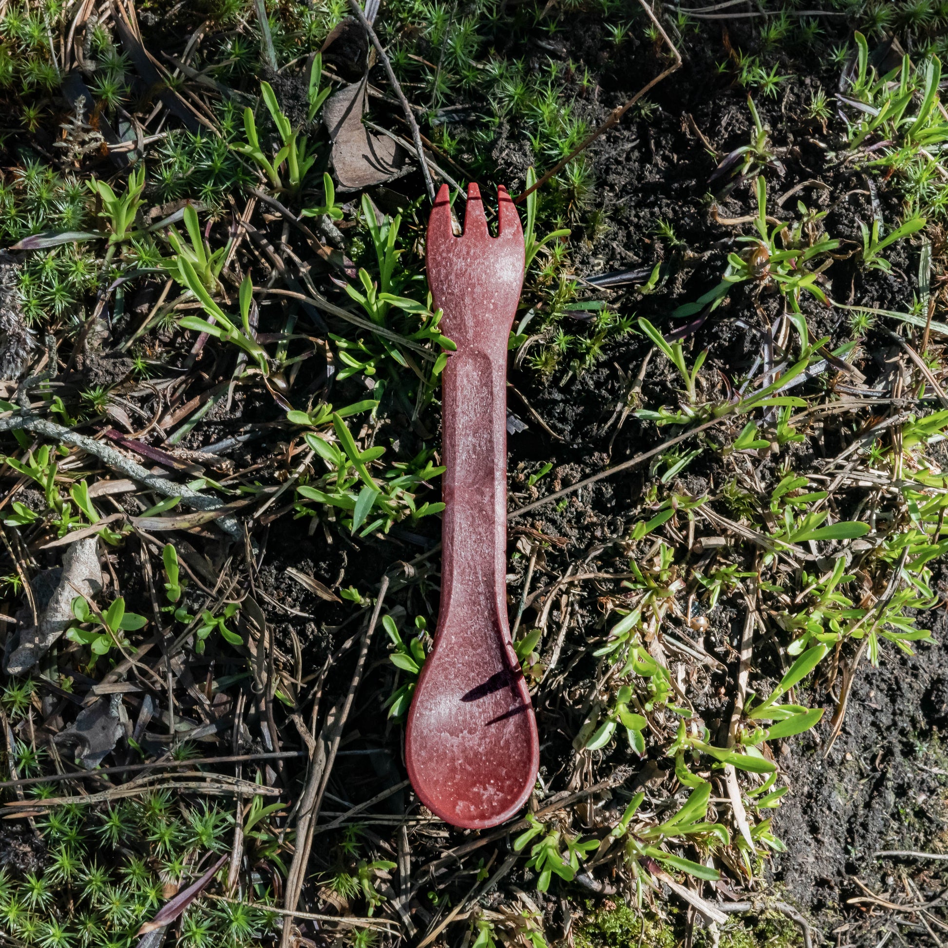 https://cdn.shopify.com/s/files/1/0813/4882/1276/files/Kupilka_cutlery_spork165_Cranberry_spring_1.jpg?v=1698743611