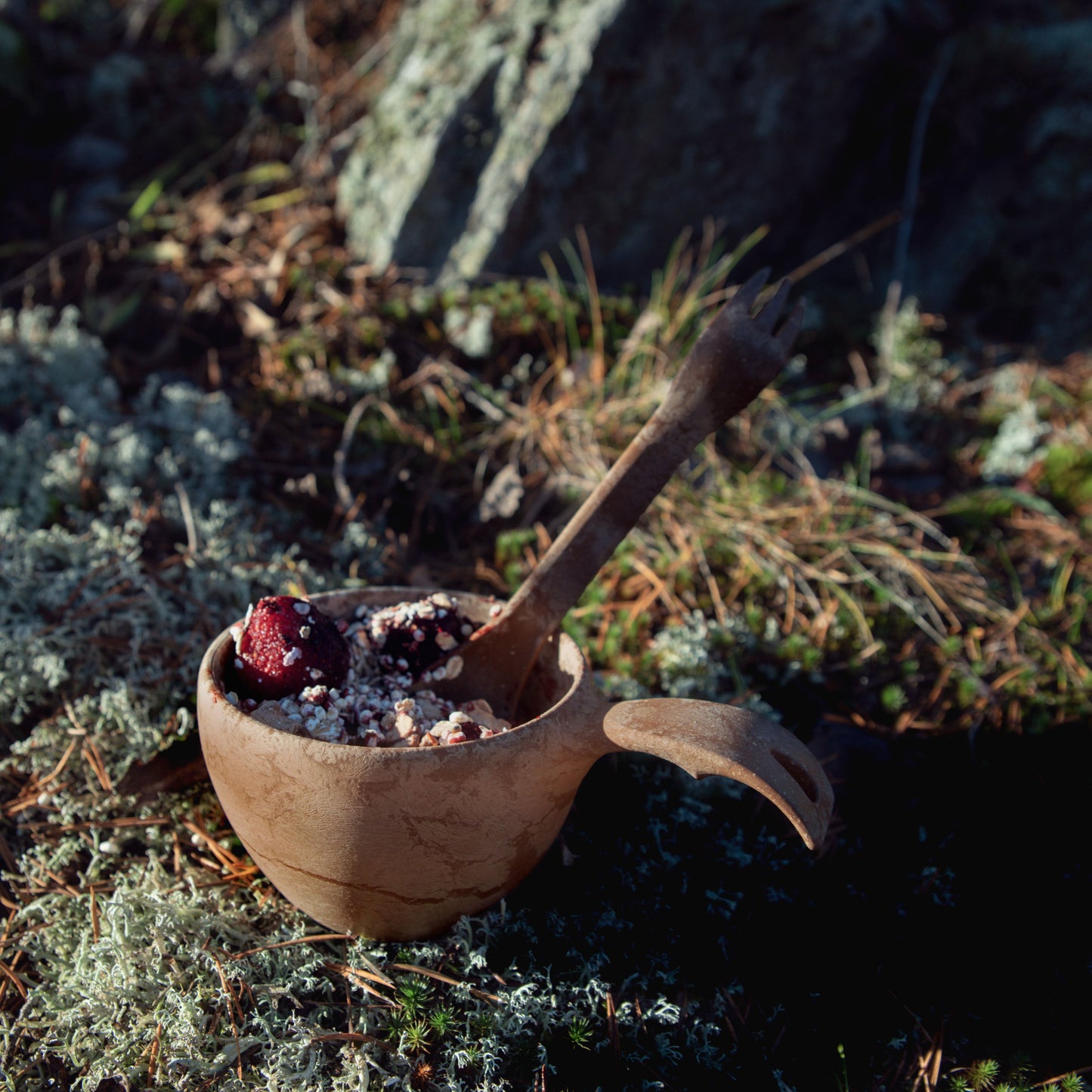 https://cdn.shopify.com/s/files/1/0813/4882/1276/files/Kupilka_cutlery_spork205_Original_brown_cup_37.jpg?v=1698324768