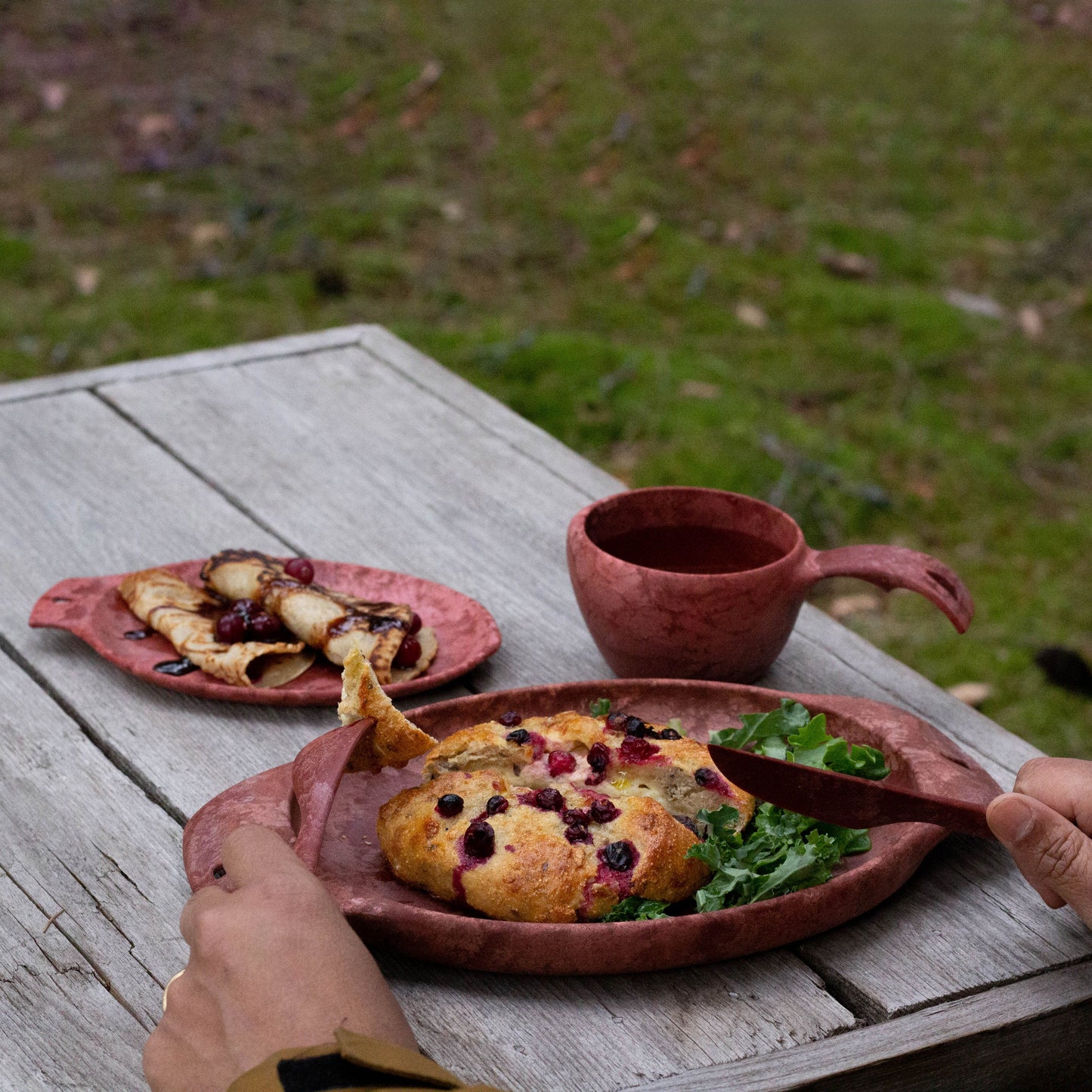 https://cdn.shopify.com/s/files/1/0813/4882/1276/files/Kupilka_plate_44_Cranberry_14_cutlery_cup_21.jpg?v=1750690201