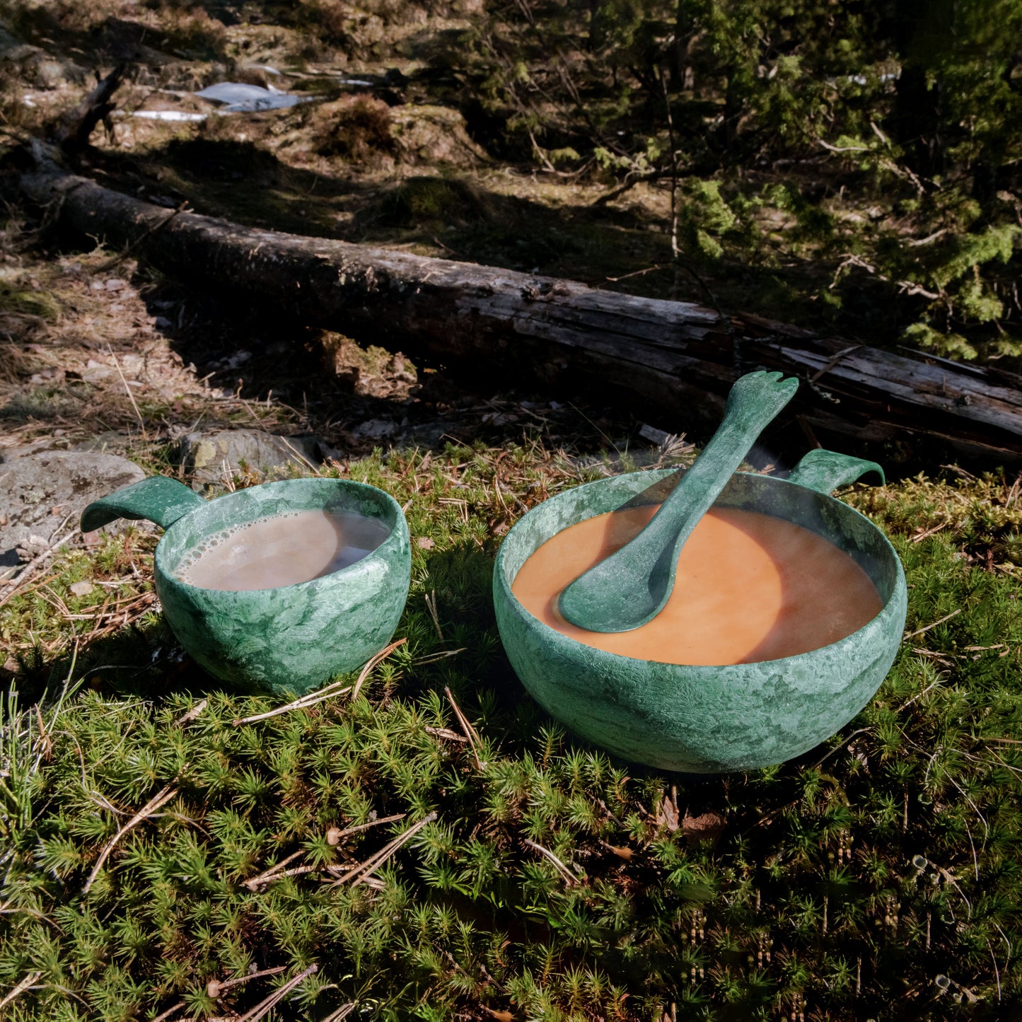 https://cdn.shopify.com/s/files/1/0813/4882/1276/files/Kupilka_set_Junior_Conifer_30336122B_spring_1.jpg?v=1698743611
