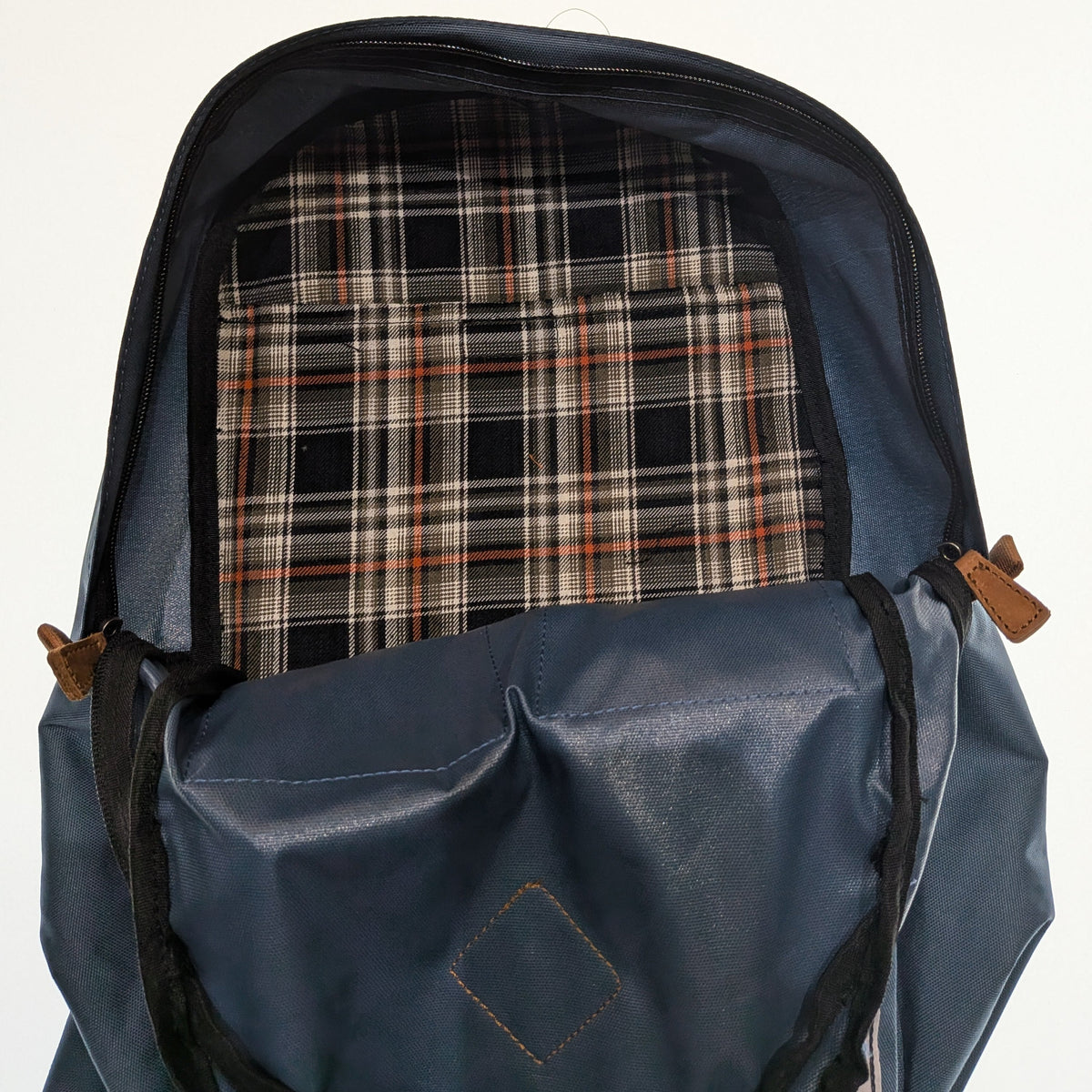 Europe Bound Day Hiker 32 L Day Pack for Urban and Outdoor Adventures
