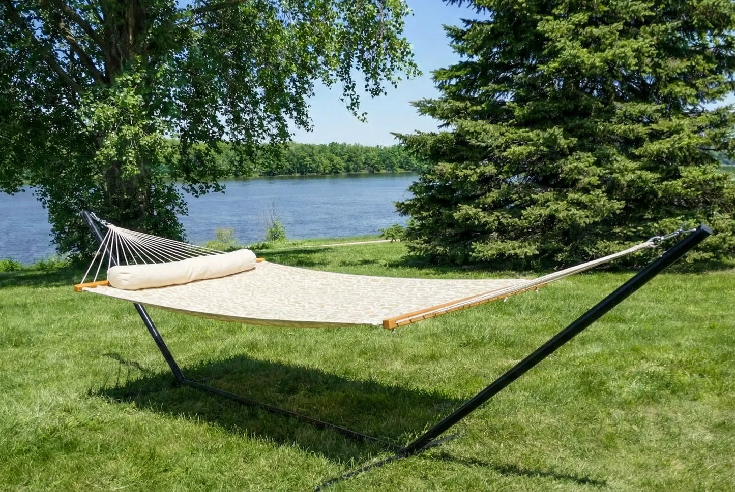 Deluxe Quilted Hammock with 3-Beam Stand
