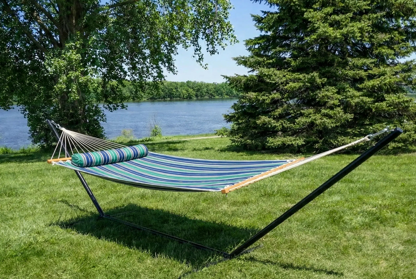 Deluxe Quilted Hammock with 3-Beam Stand