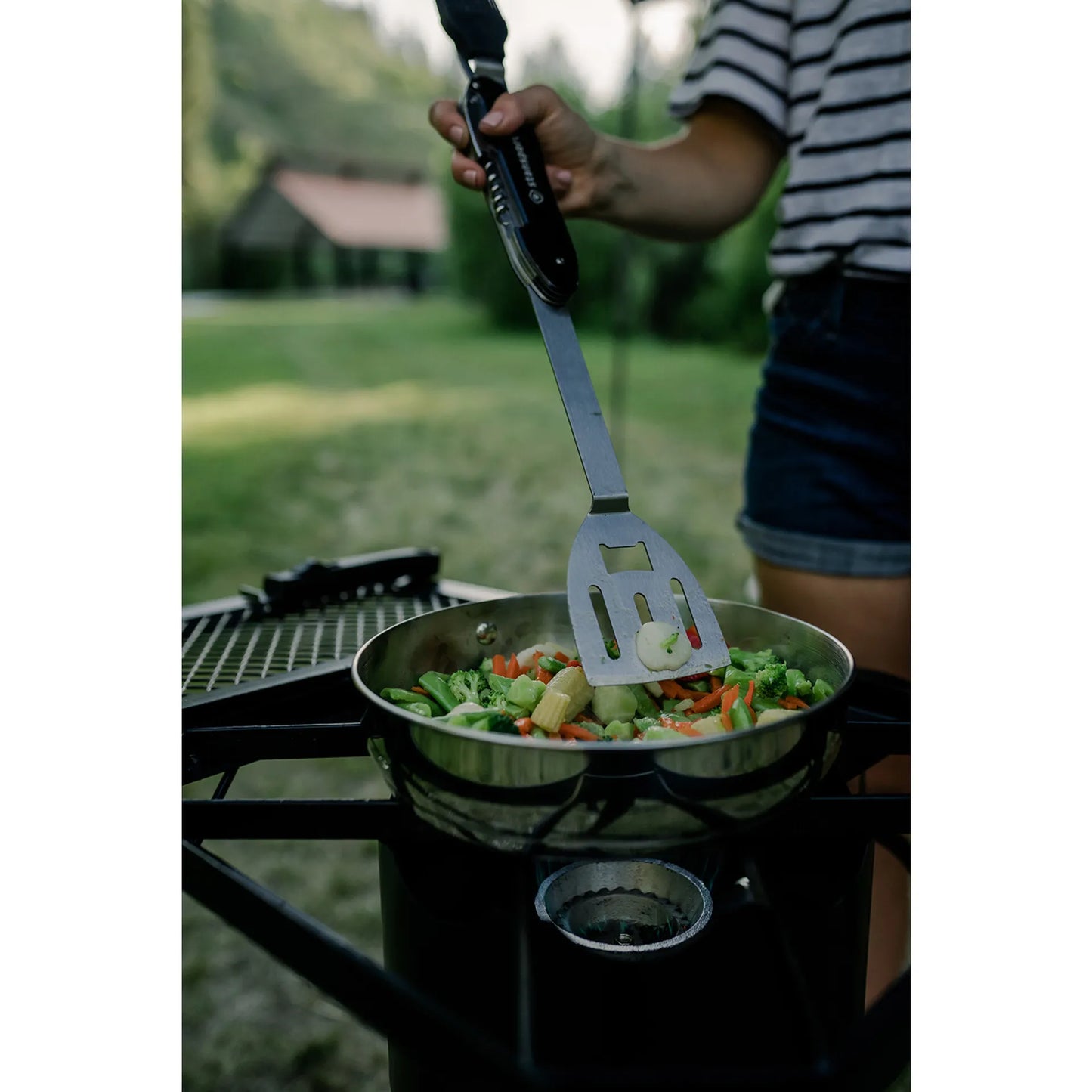 Single Burner Outdoor Propane Stove with Mesh Shelf