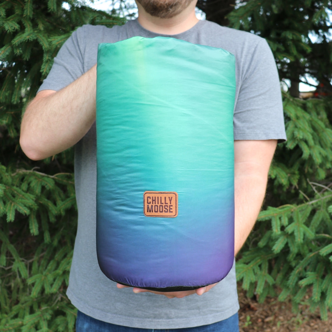 https://cdn.shopify.com/s/files/1/0089/6217/9169/files/TOFINOBLANKET-AURORA5.jpg?v=1751995737
