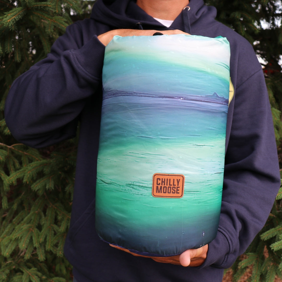 https://cdn.shopify.com/s/files/1/0089/6217/9169/files/TOFINOBLANKET-NORTHERNLIGHT5.jpg?v=1751995803