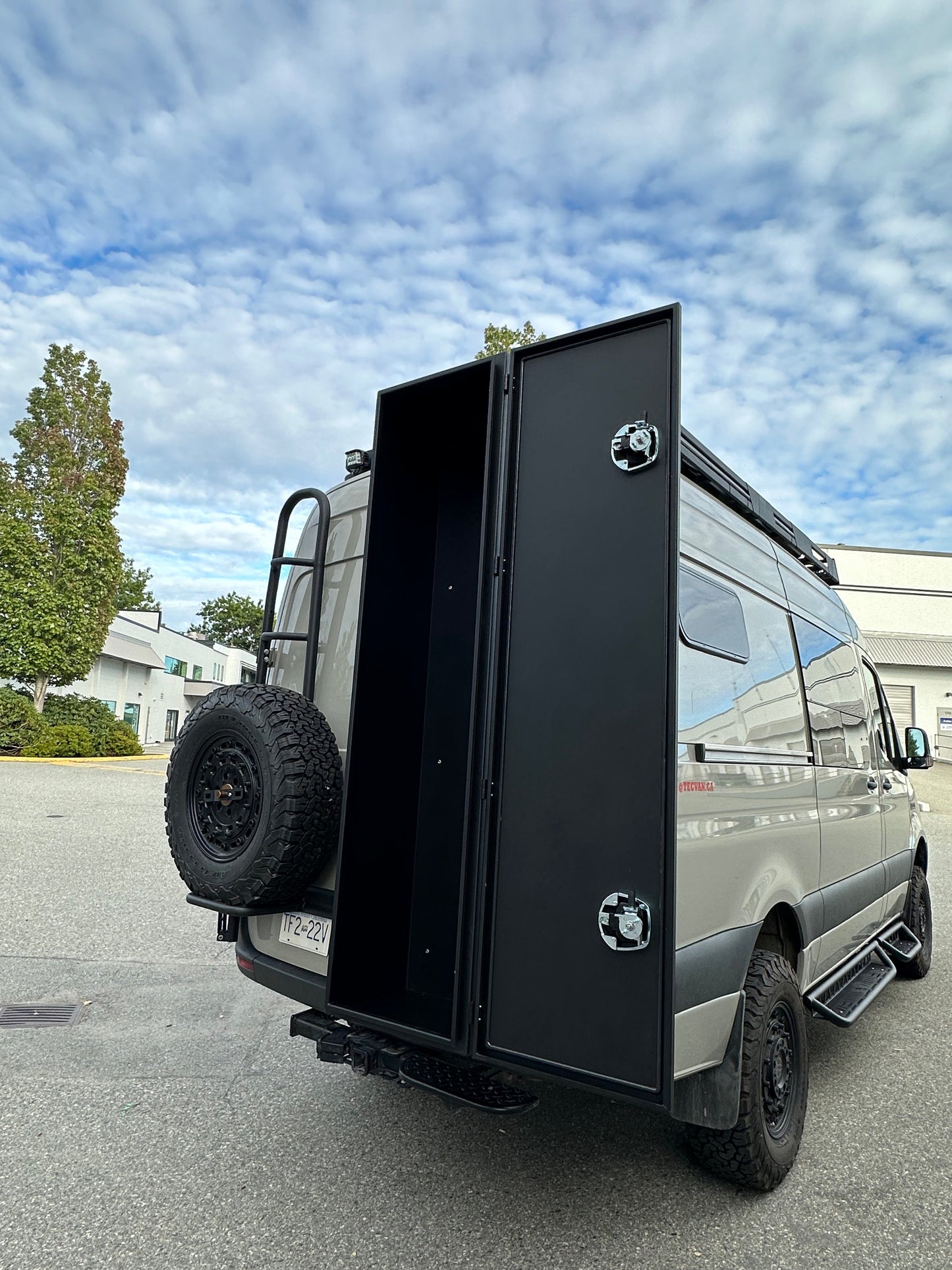 Trenta Aluminum Camper Van Ski & Multisport Storage Box