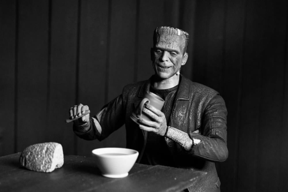 Universal Monsters Ultimate Bride of Frankenstein Frankenstein's Monster - Black & White