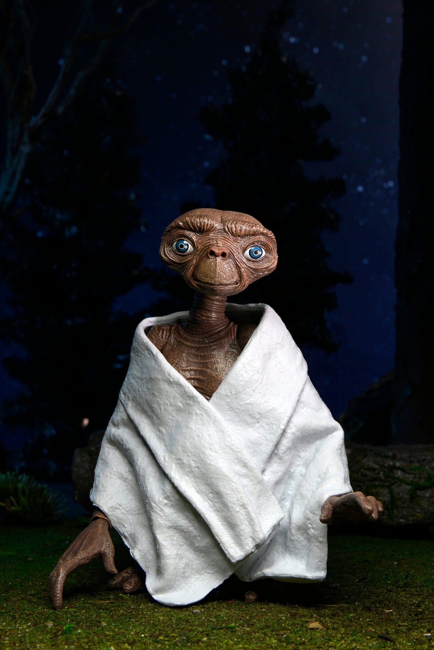 NECA 40th Anniversary Ultimate E.T. (substandard packaging)