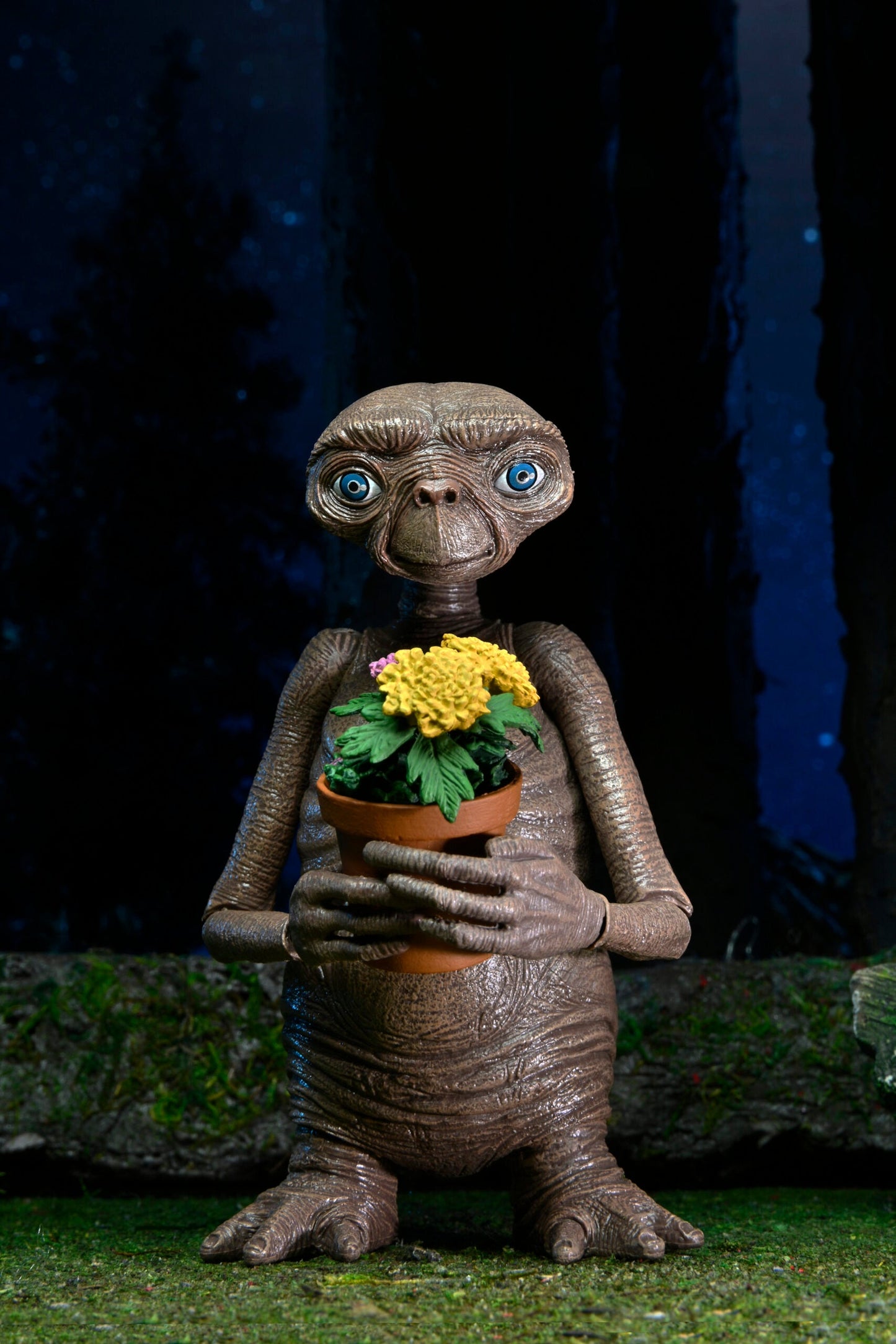 NECA 40th Anniversary Ultimate E.T. (substandard packaging)