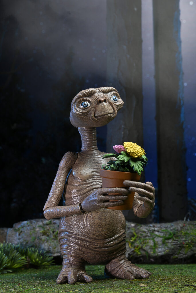 NECA 40th Anniversary Ultimate E.T. (substandard packaging)