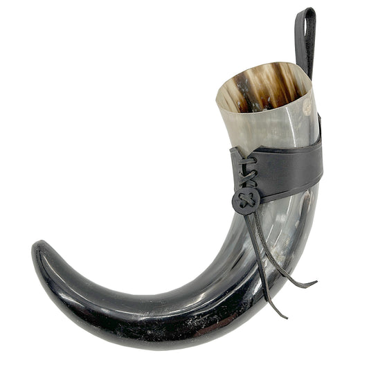 https://cdn.shopify.com/s/files/1/0925/7092/files/XL-DRINKING-HORN-WITH-BLACK-LEATHER-BELT-FROG-1.jpg?v=1731439220